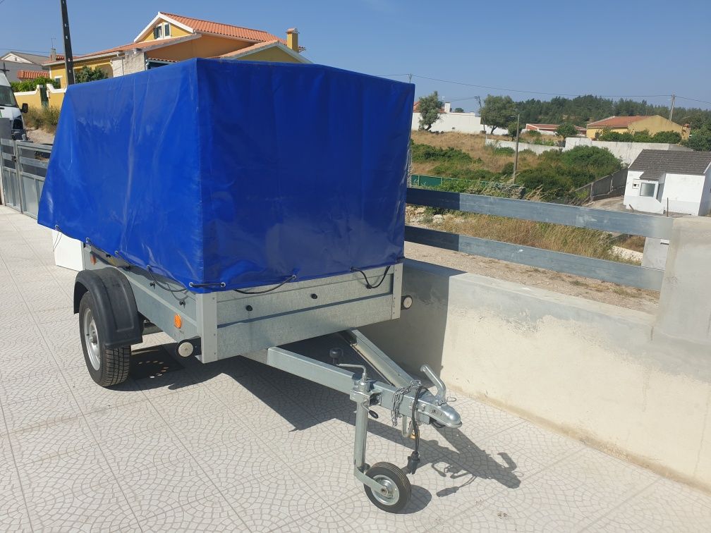 Vendo atrelado Agados