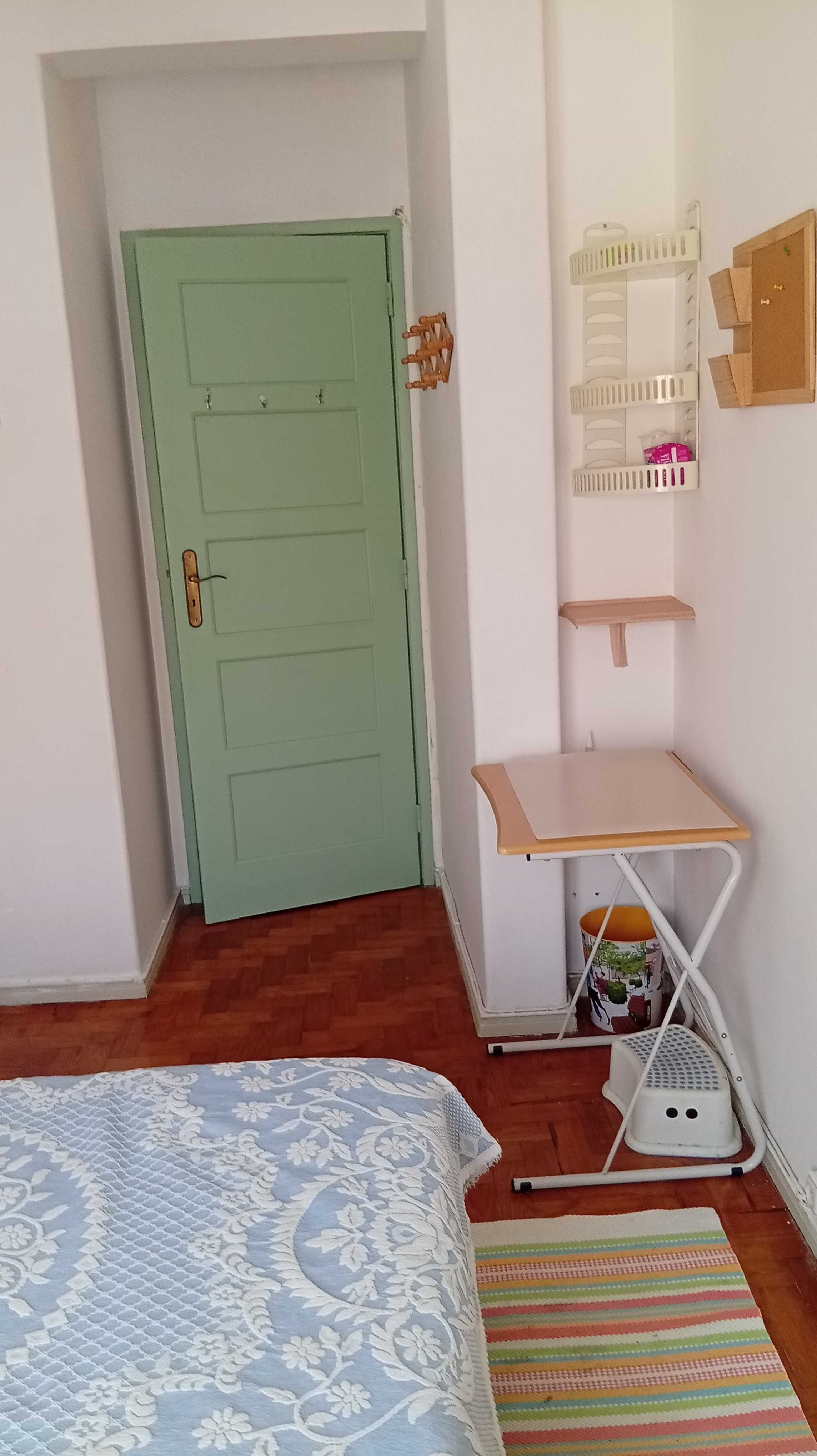 Alugo quarto perto do metro Moscavide ESTUDANTES (Só senhoras)