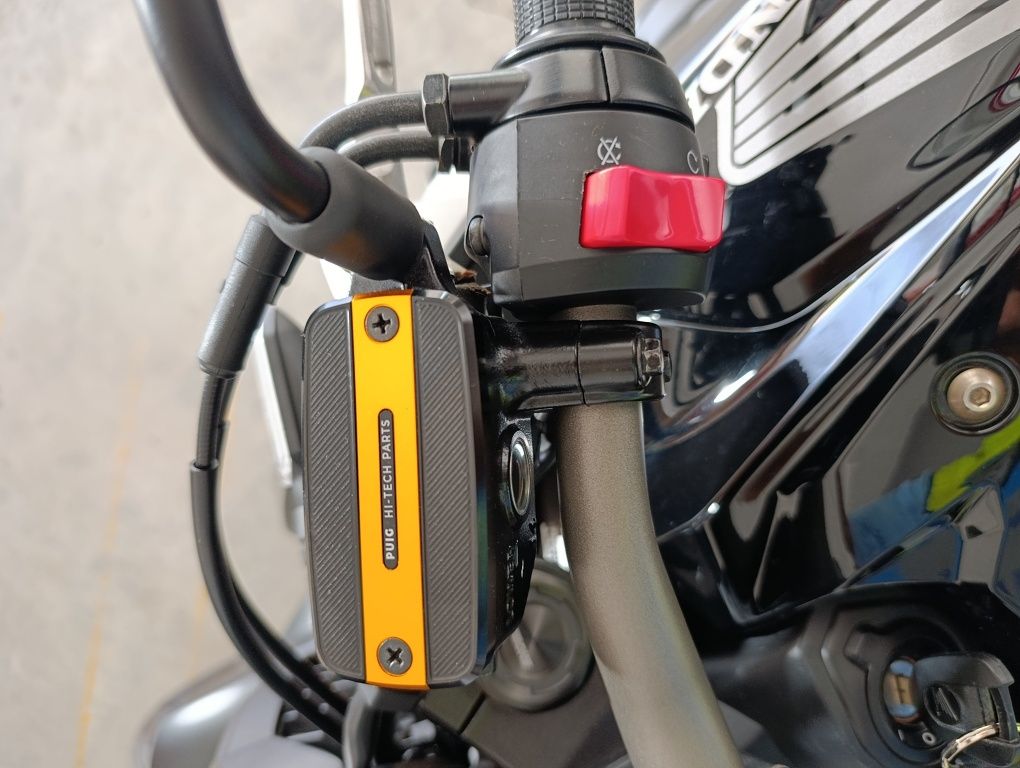Honda CB650R (extras/poucos kms)
