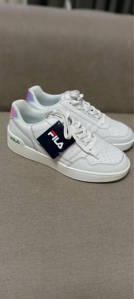 Продам кроссовки Fila