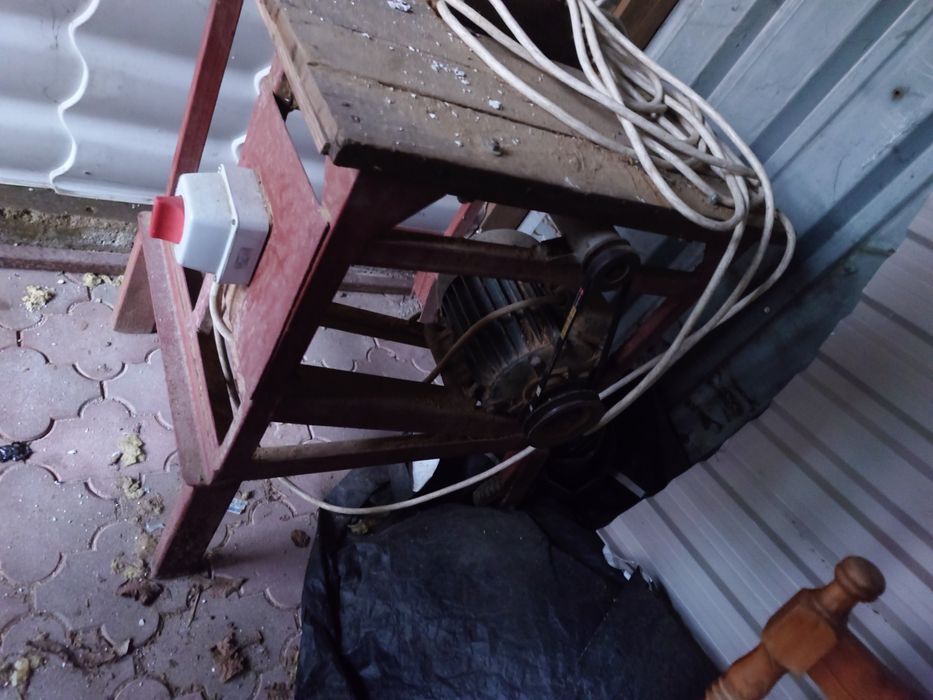 Krajca do cięcia drewna/ Piła stołowa