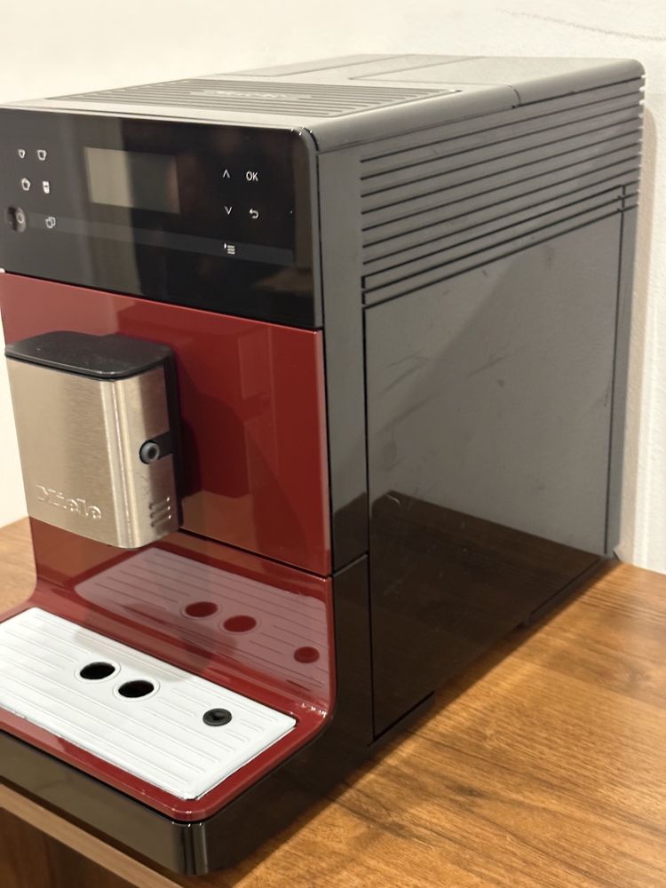 Ekspres do kawy MIELE CM 5300 Auto Cappuccino oraz Latte gwarancja