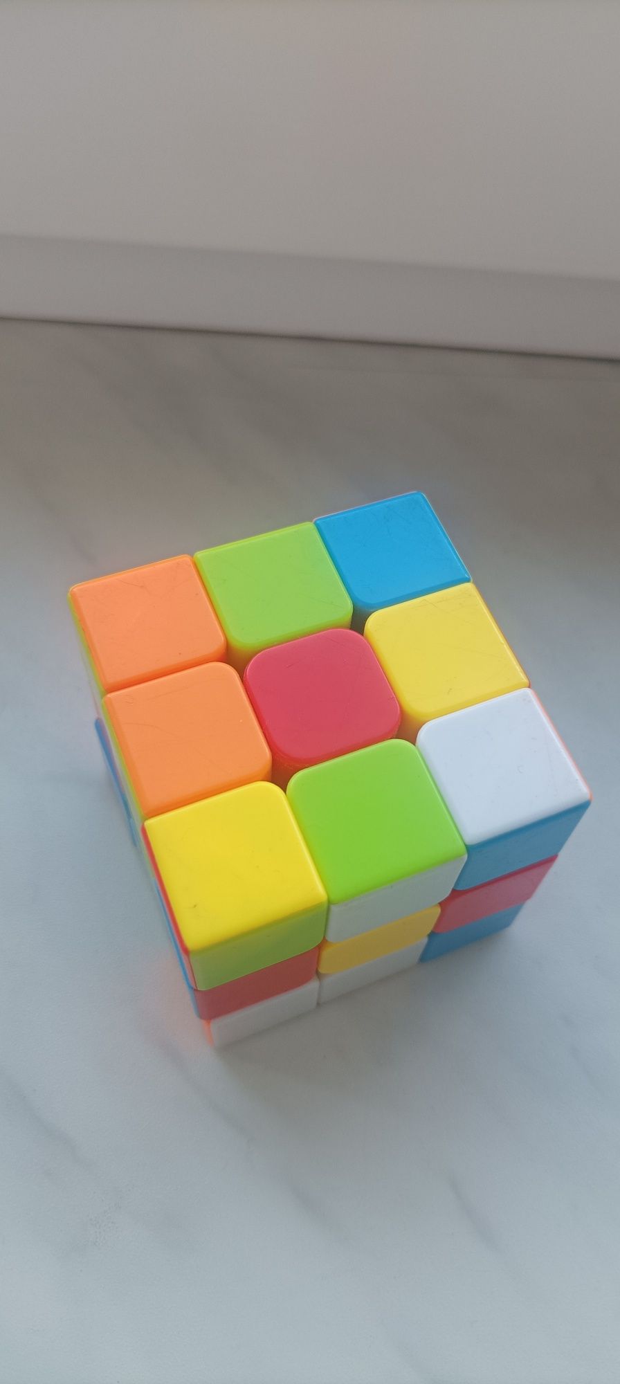 Używana pomieszana kostka Rubika