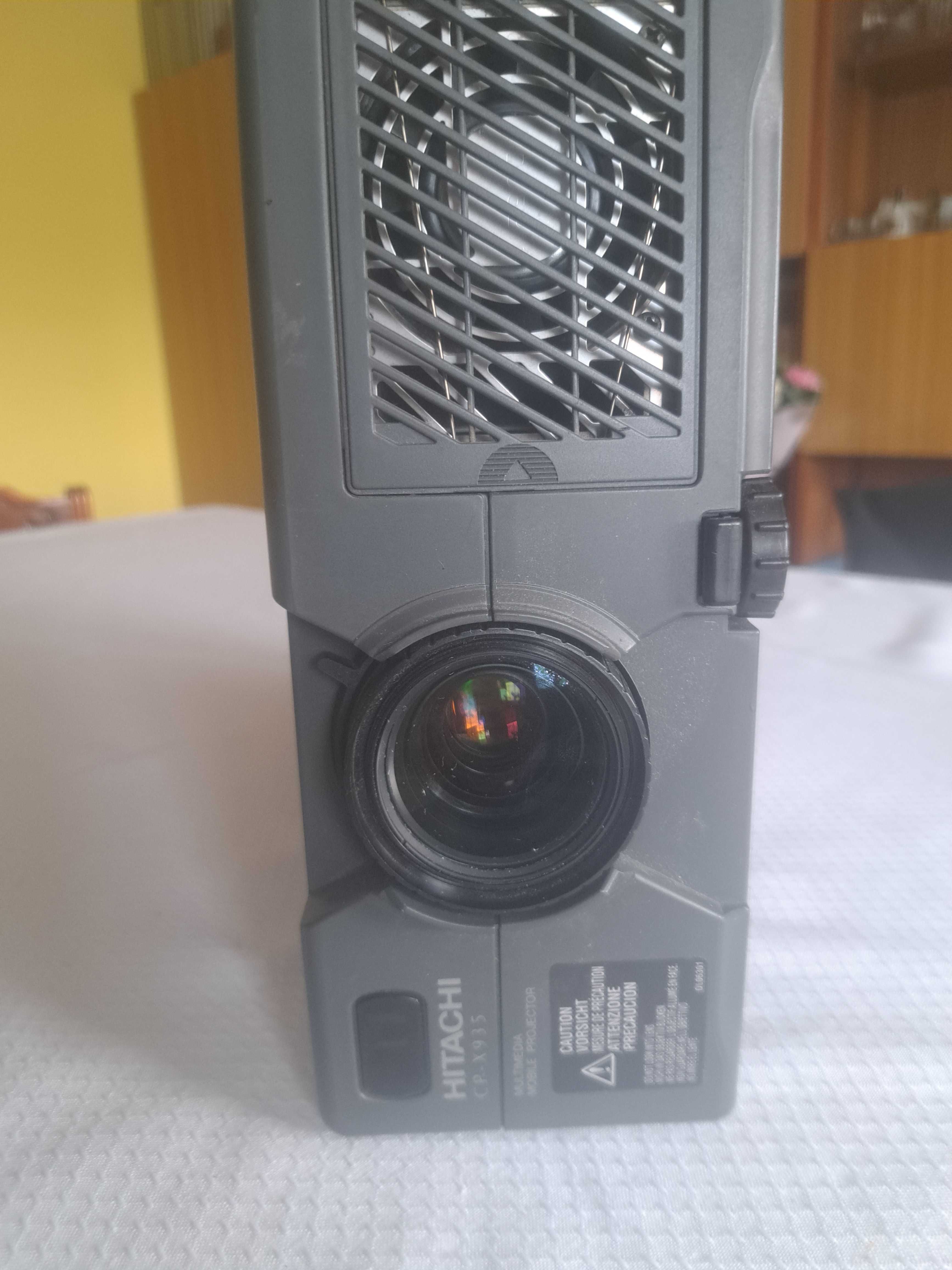 Projektor HITACHI CP-X935