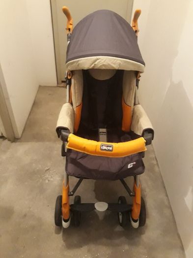 Carrinho de bebé Chicco e cadeirinha autoo igual, quase novinho!!!