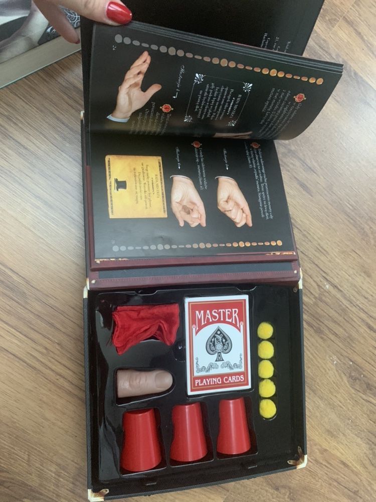 Książka i zestaw magika sekrety magii karty magiczne dla dzieci