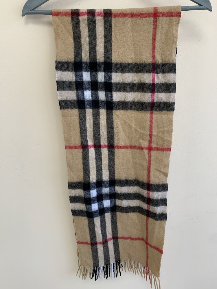 Шарф від  Burberry