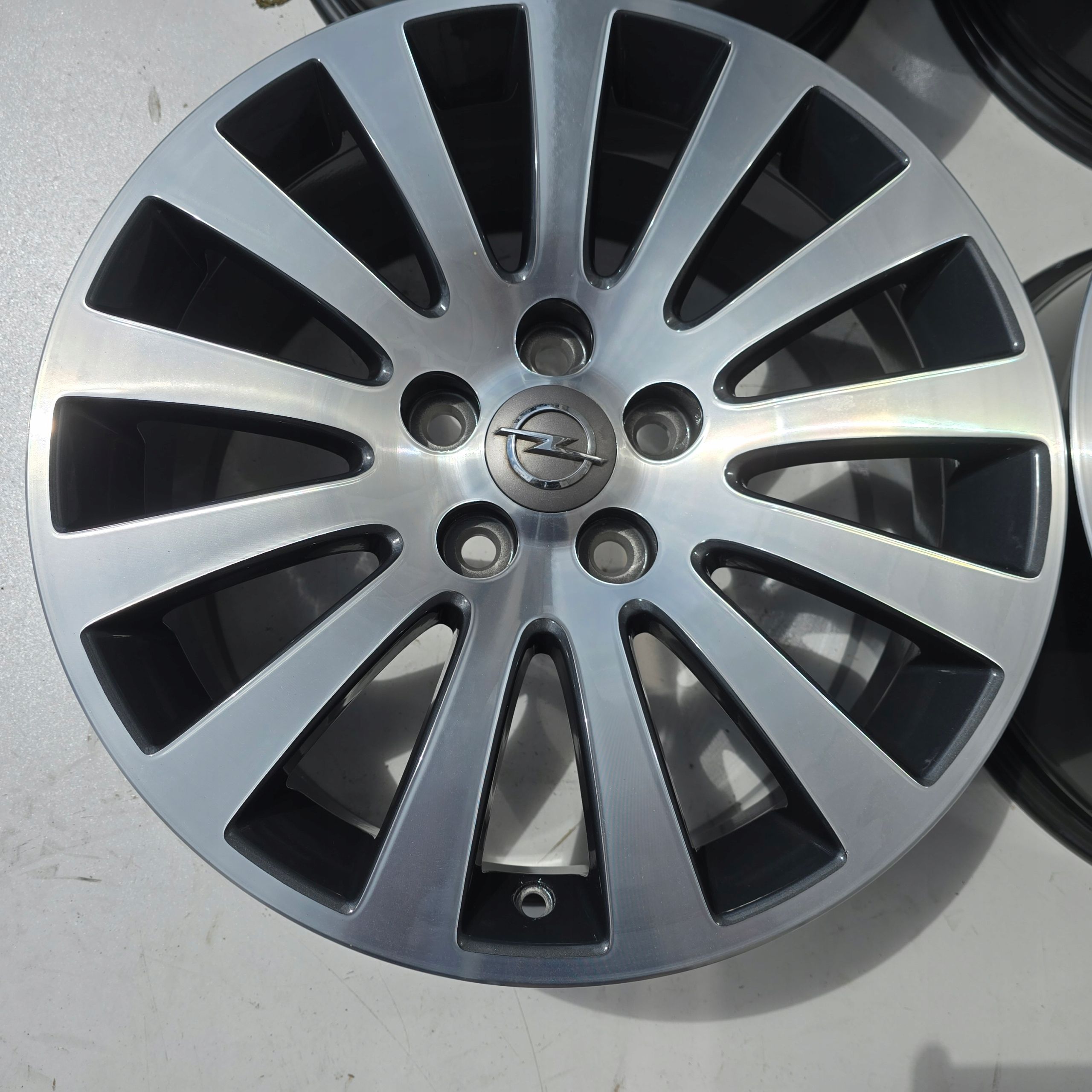 Opel Insignia a 5X120 18'' 8J ET42 4X