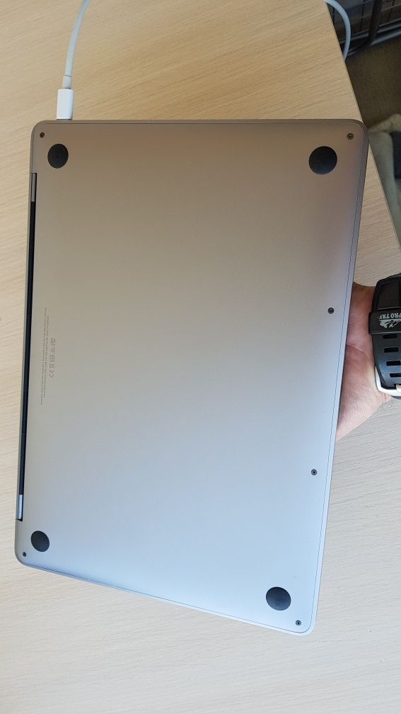 Macbook pro 2017,i5,16,256