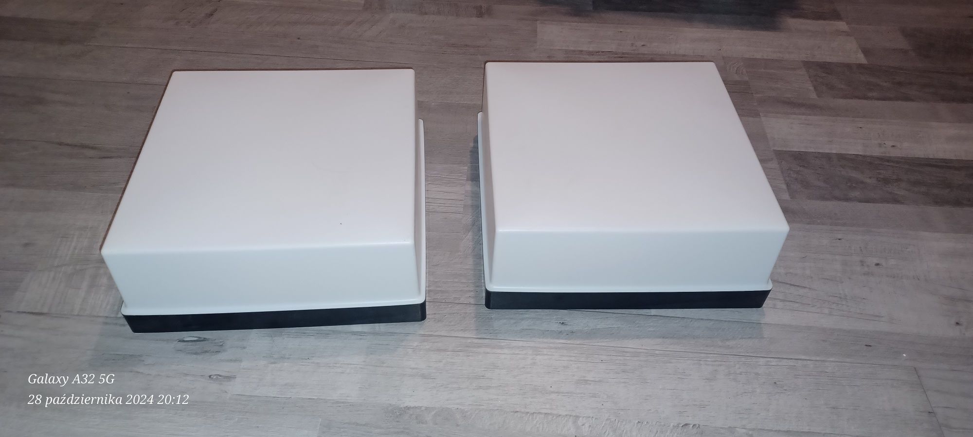Lampy na dwie żarówki