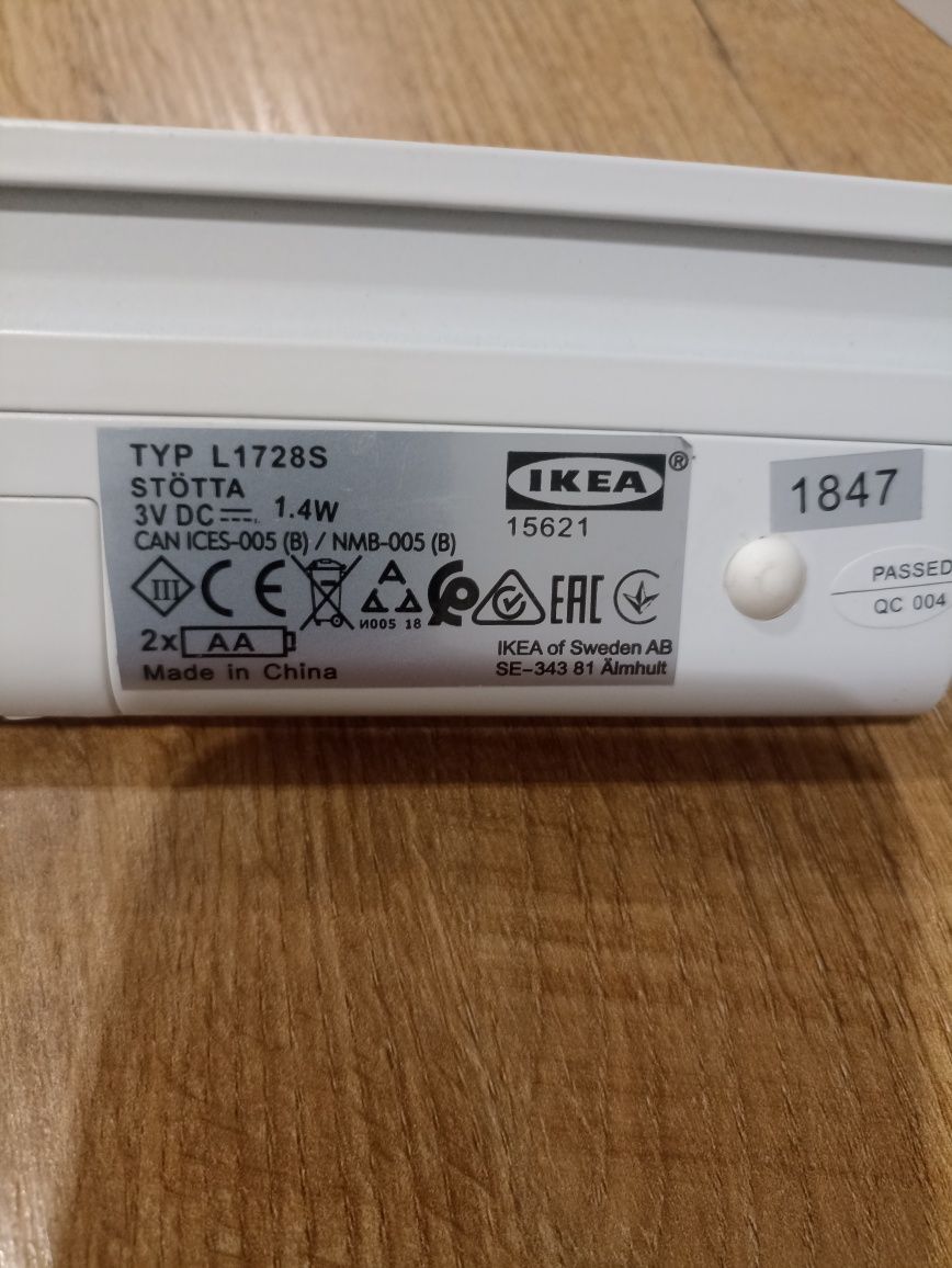 Lampa LED z czujnikiem ruchu na baterie IKEA STOTTA oświetlenie szafy