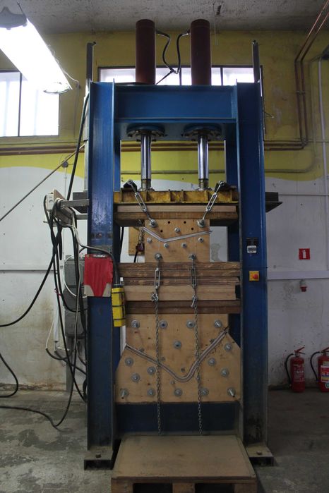 Ramowa prasa hydrauliczna  2 siłownikowa wolnobieżna