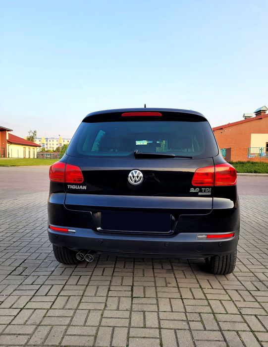 Volkswagen Tiguan      2015
