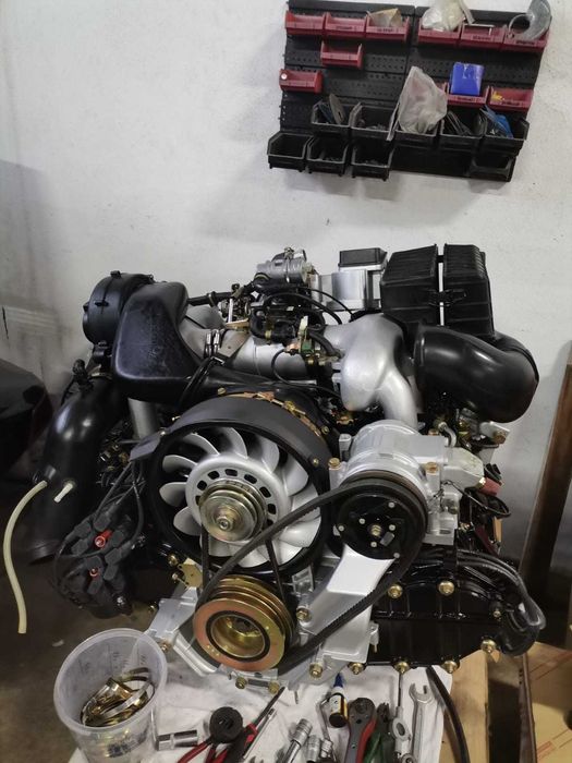 Oferecemos serviços de reparação e restauro para automóveis e moto
