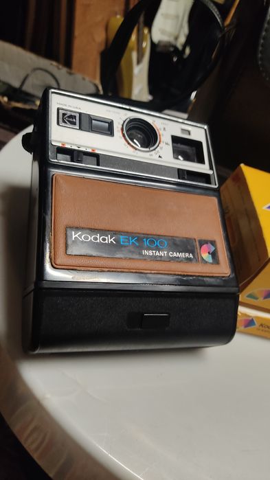 Kodak EK100 Instant Camera + mala e 3 packs film