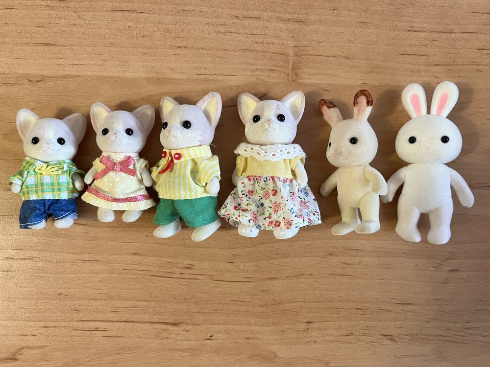 Ігровий набір Сімʼя Чізуахуа Sylvanian Femilies та два зайчики