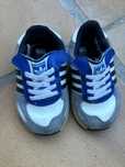 Tenis adidas azuis para criança