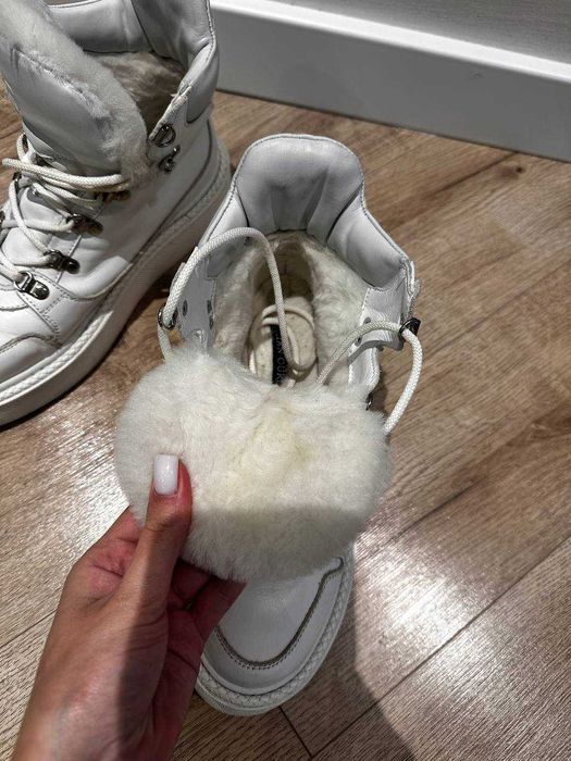 Зимові білі черевички з натуральної замші