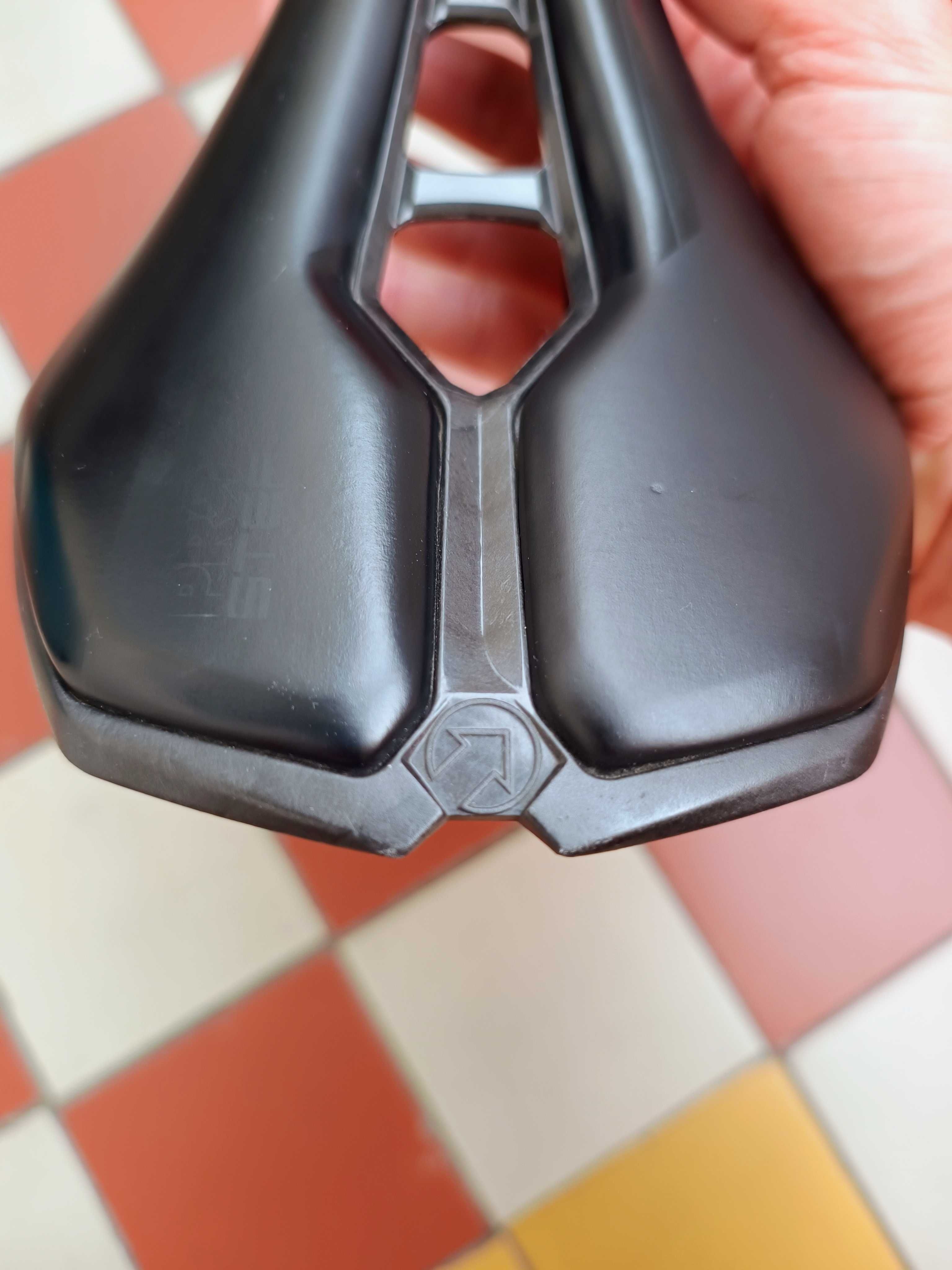Siodełko Pro Stealth Curved Performance 142 mm