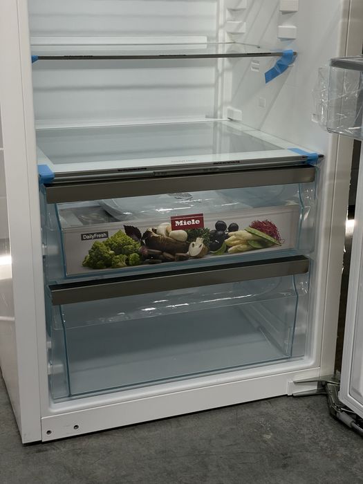 Вбудований Холодильник Miele K 7715 ПРЕМІУМ клсу 2025 року НОВИЙ
