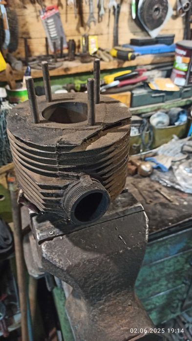 Продам 2 циліндра з маторолера б/у і новий