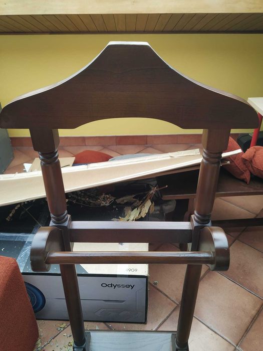 Criado-mudo em madeira