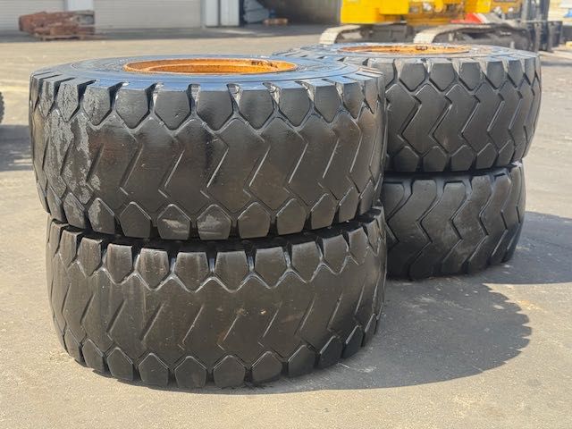 KOŁA 23.5R25 do ładowarki case 821 e komplet