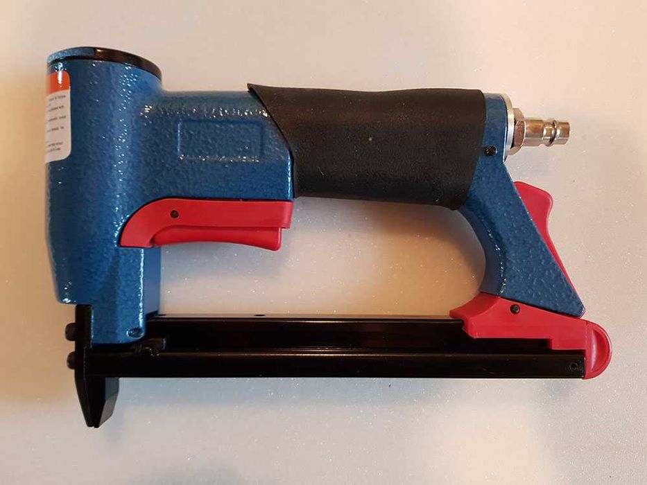 Zszywacz pneumatyczny pistolet tapicerski na zszywki 380