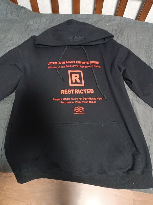 vetements restricted