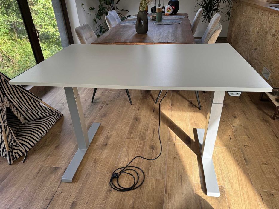 Biurko Kinnarps 125x75, elektryczna regulacja, bdb stan