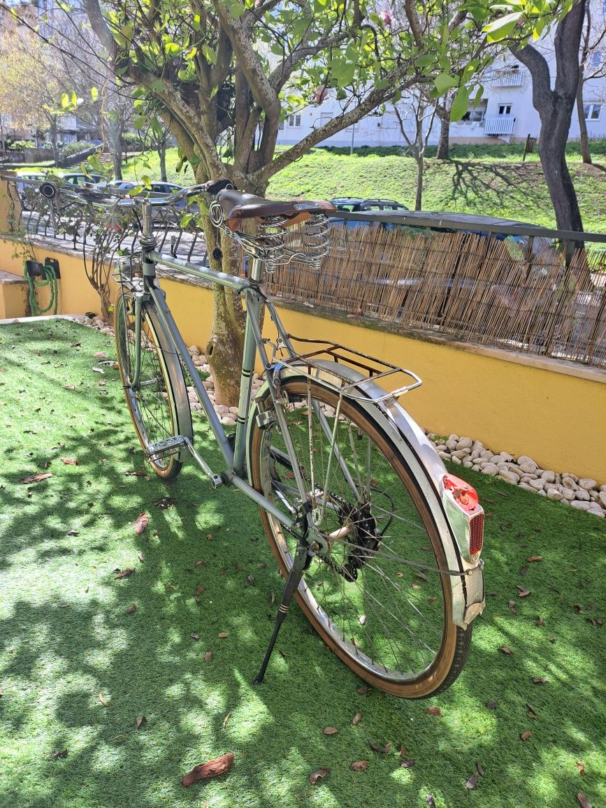 Bicicleta peugeot clássica com selim tador