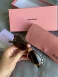 Okulary w stylu miumiu