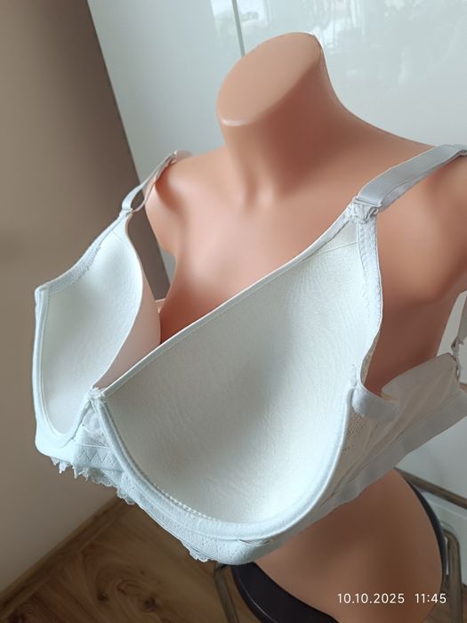 1. Stanik ecru 44/100 D