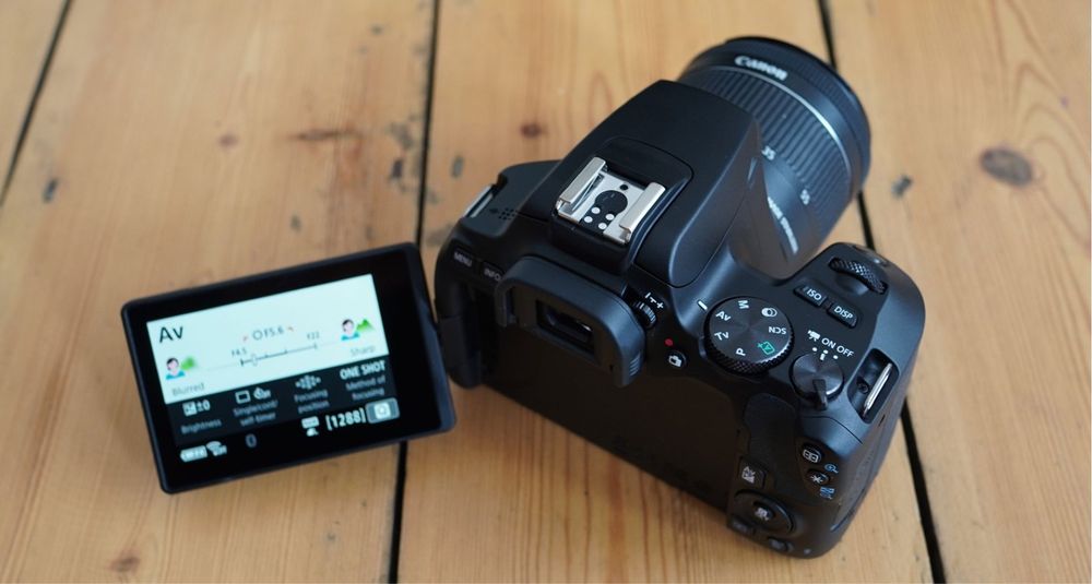 Camera profissional — Canon eos 250D