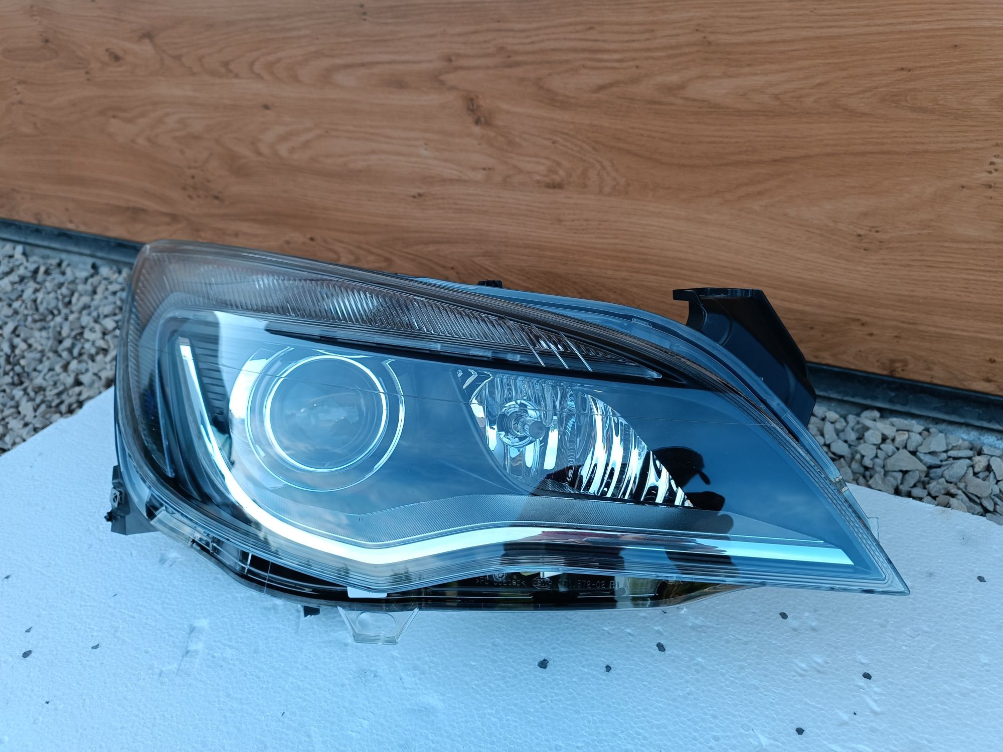 Lampa Bixenon prawa Opel Astra J IV GM stan BDB