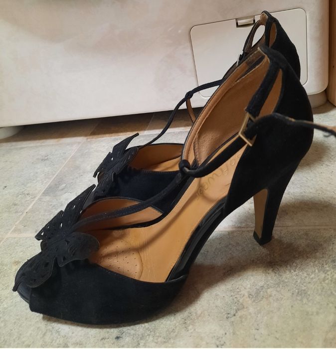 Продам босоножки Clarks