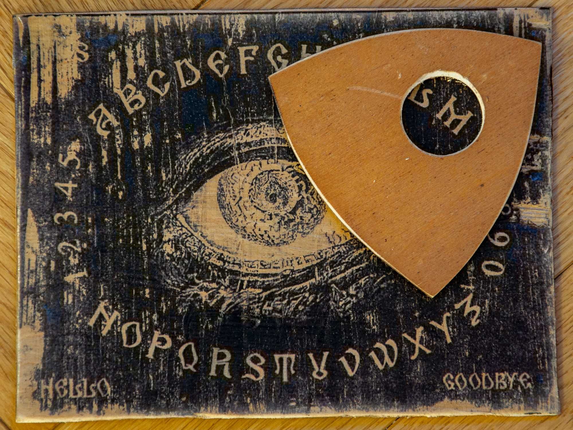 Ouija prezent spirytyzm wywoływanie duchów halloween gra planszowa