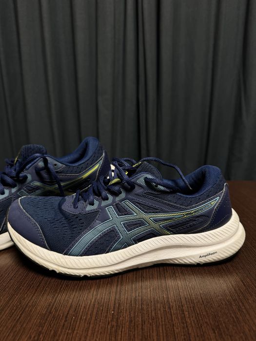 Кросівки бігові Asics 41,5