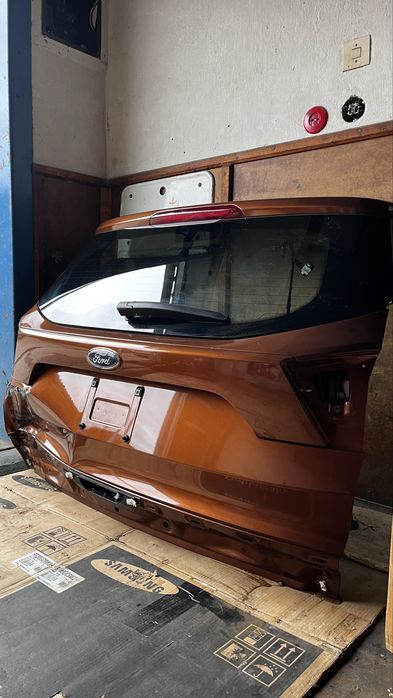 Кришка багажника Ford