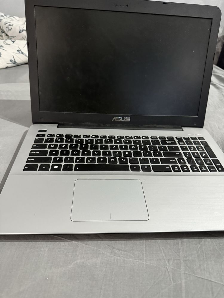 Laptop ASUS F555l