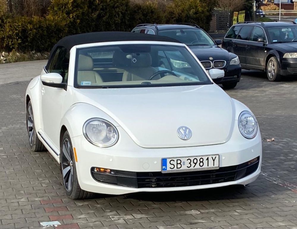 Bialy volkswagen beetle kabrio cabrio