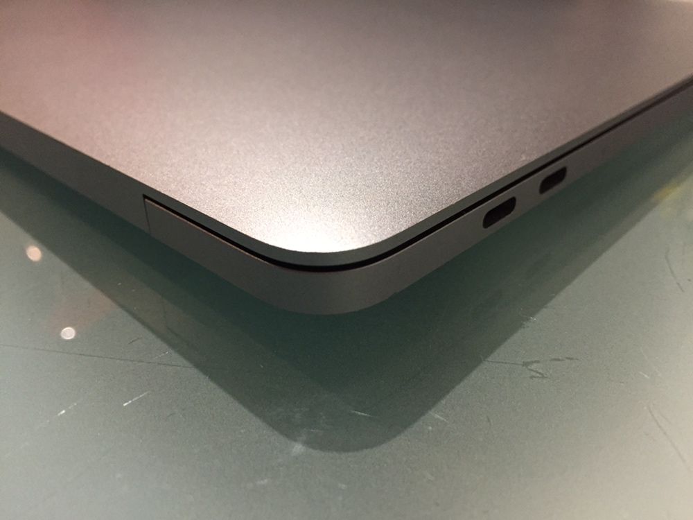 Macbook Pro 13 2016 touchbar 4x i5 2.9 8gb ram 256 gb SSD
