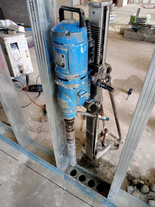 Алмазное сверление отверстий под вытяжку рекуператор  Резка бетона