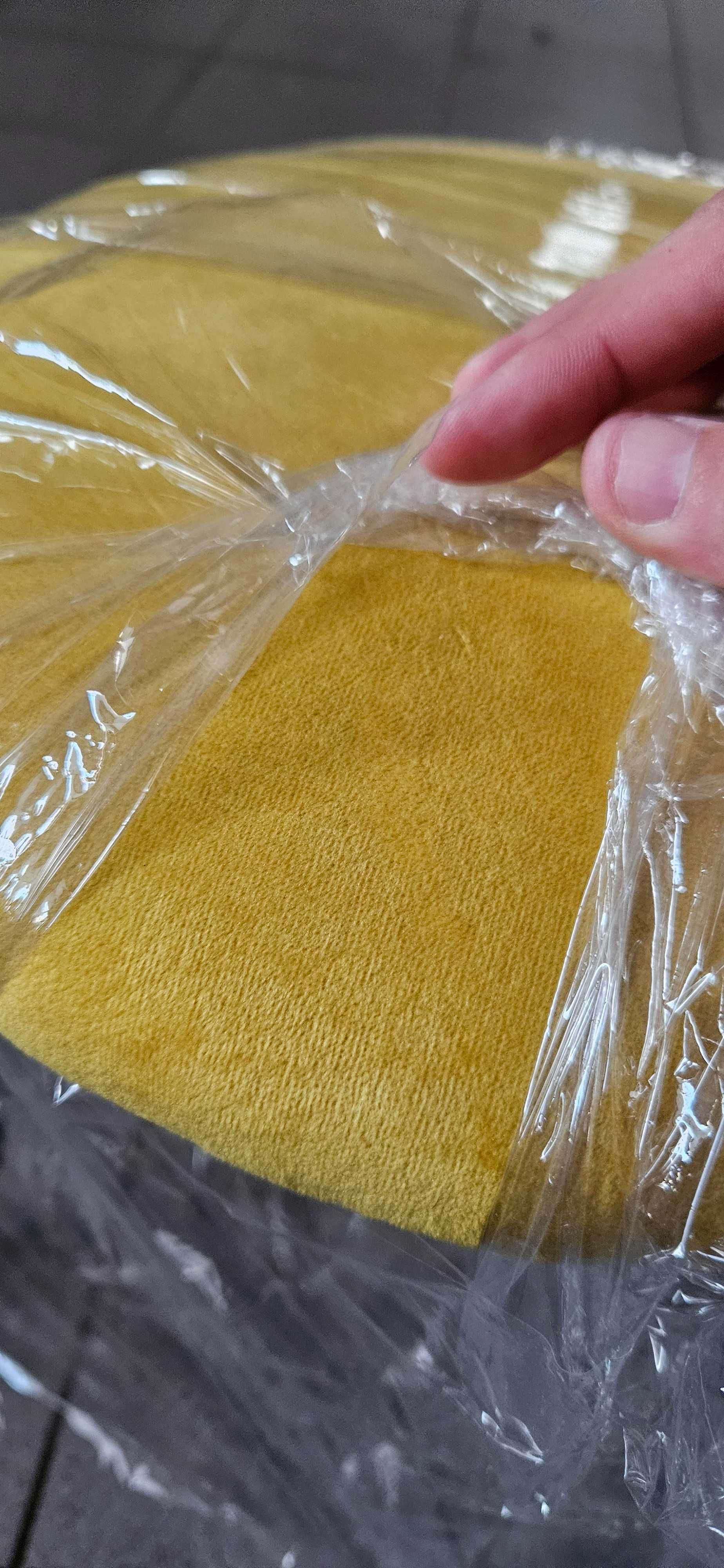 Banco decorarivo de veludo amarelo