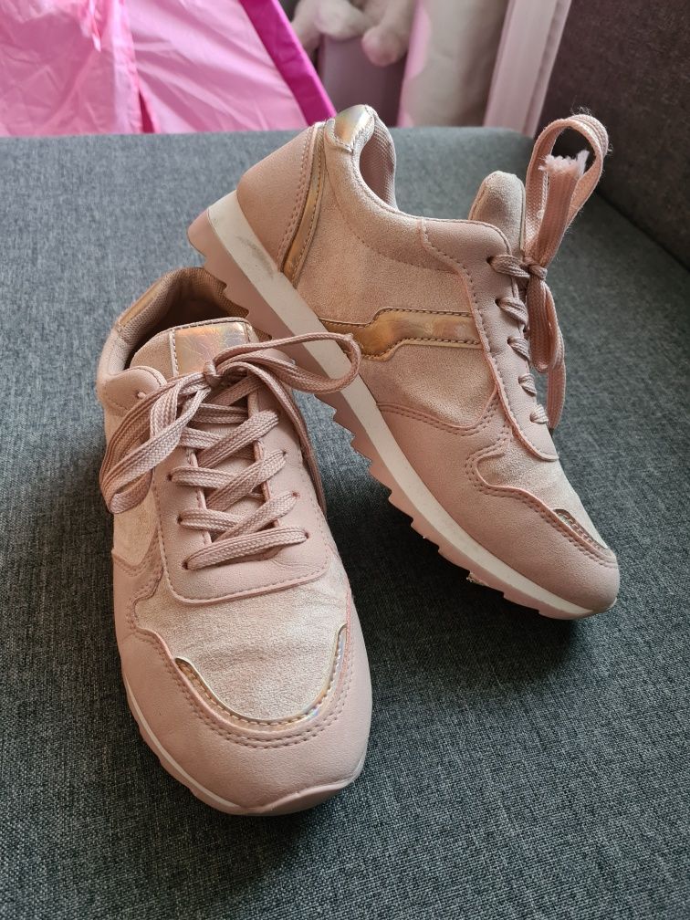 Różowe buty DeeZee