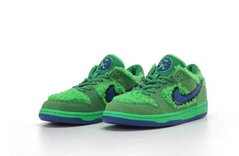 Nike x Grateful Dead SB Dunk Low "Green Bear"