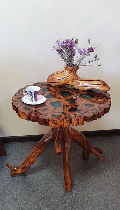 Кавовий стіл ручної роботи з дерева