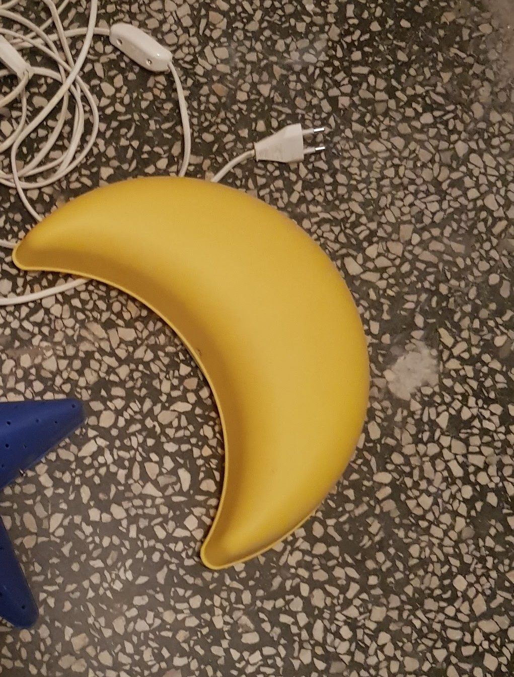 Lampka księżyc do pokoju dziecięcego
