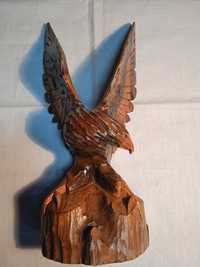 Девевянная статуэтка орла