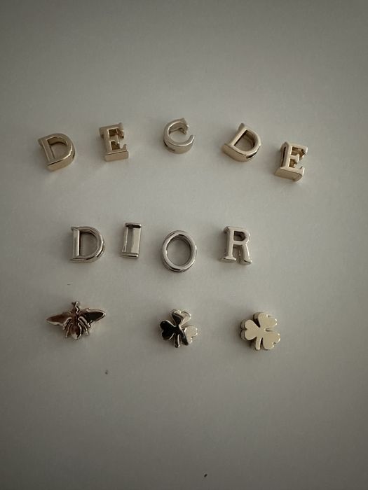 Dior charmsy litery i motywy Lady Dior